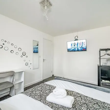 *rc27r* For Your Relaxed & Cosy + Parking Leeds