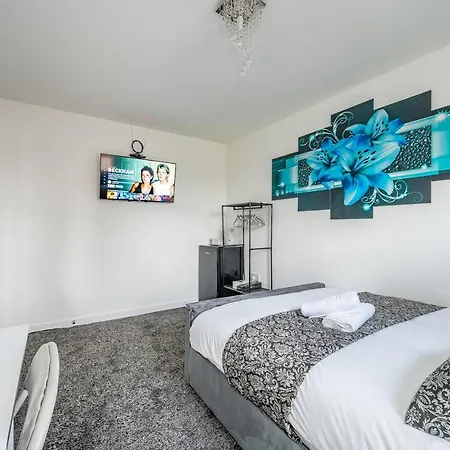 *rc27r* For Your Relaxed & Cosy + Parking Leeds
